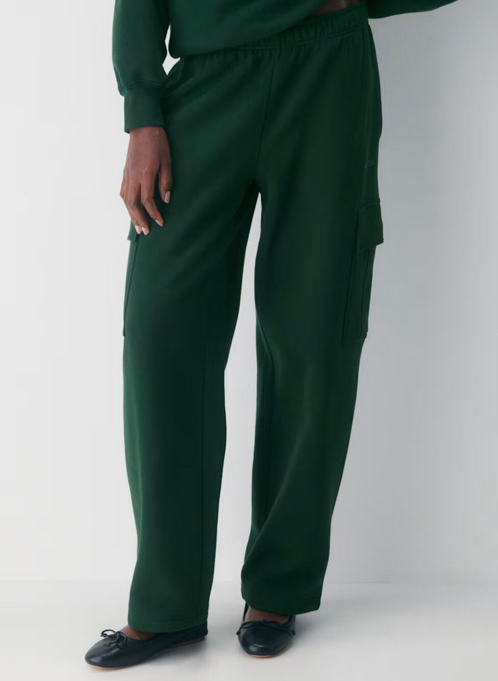 Aritzia Cozy Fleece Mega Cargo Sweatpants Scarab Green Women's Size S Tall